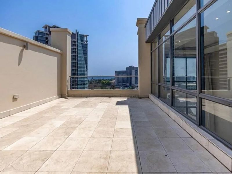 Luxury Triplex Residence - Photo 2