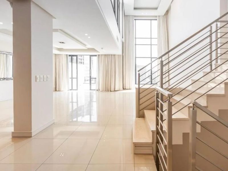 Luxury Triplex Residence - Photo 7