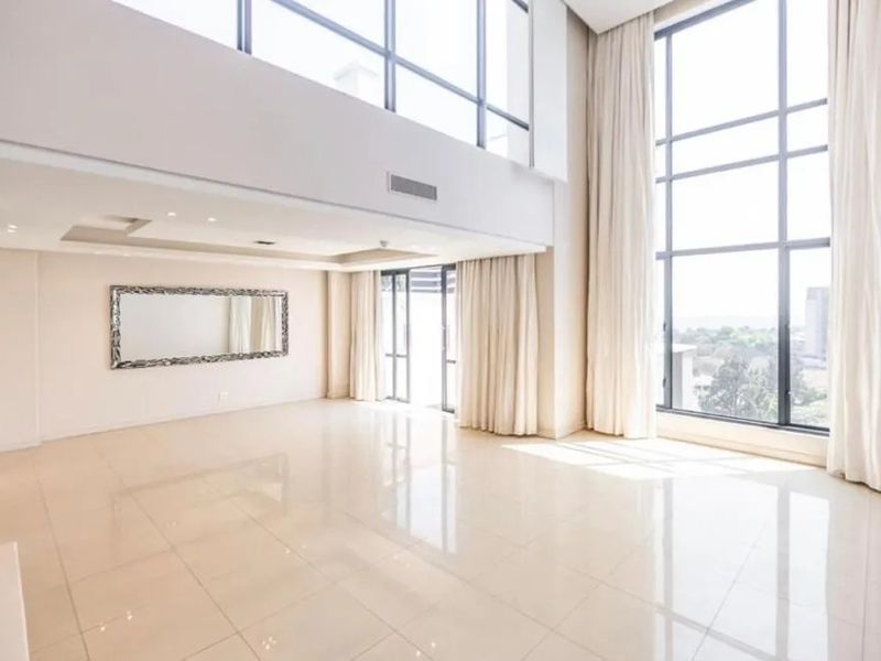 Luxury Triplex Residence - Photo 6