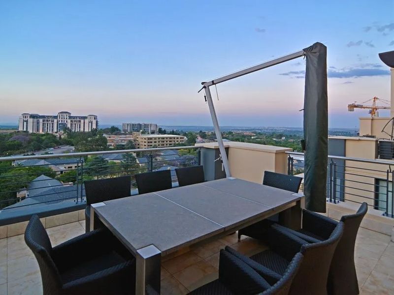 Luxury Triplex Residence - Photo 4