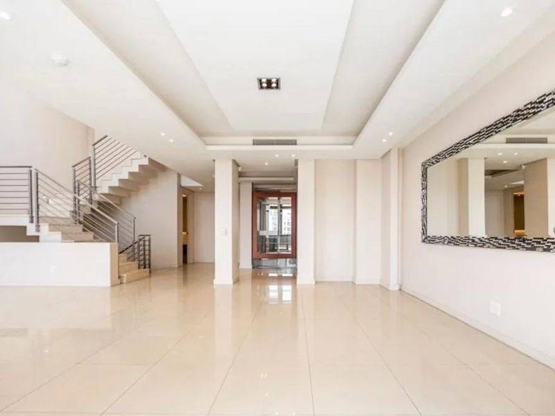 Luxury Triplex Residence - Photo 9