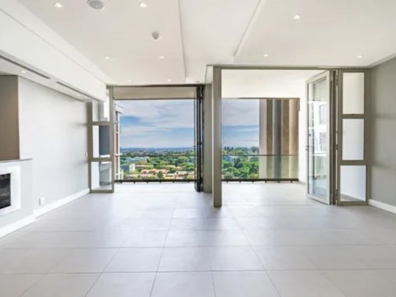 Luxury Triplex Residence - Photo 8