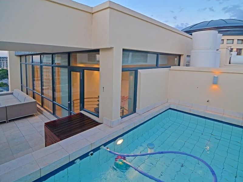 Luxury Triplex Residence - Photo 5