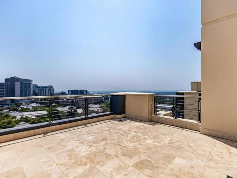 Luxury Triplex Residence - Photo 3