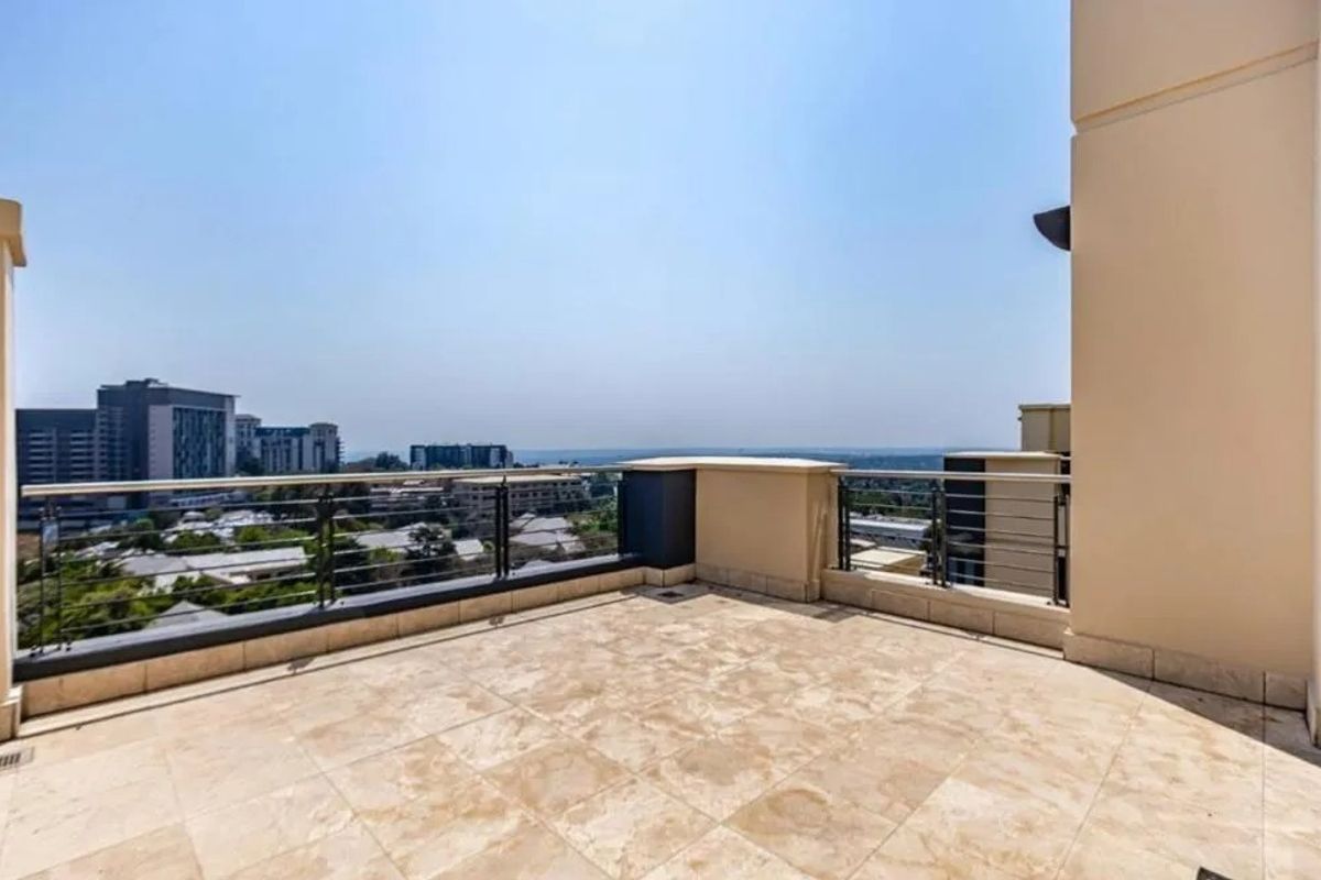 Luxury Triplex Residence - Photo 3
