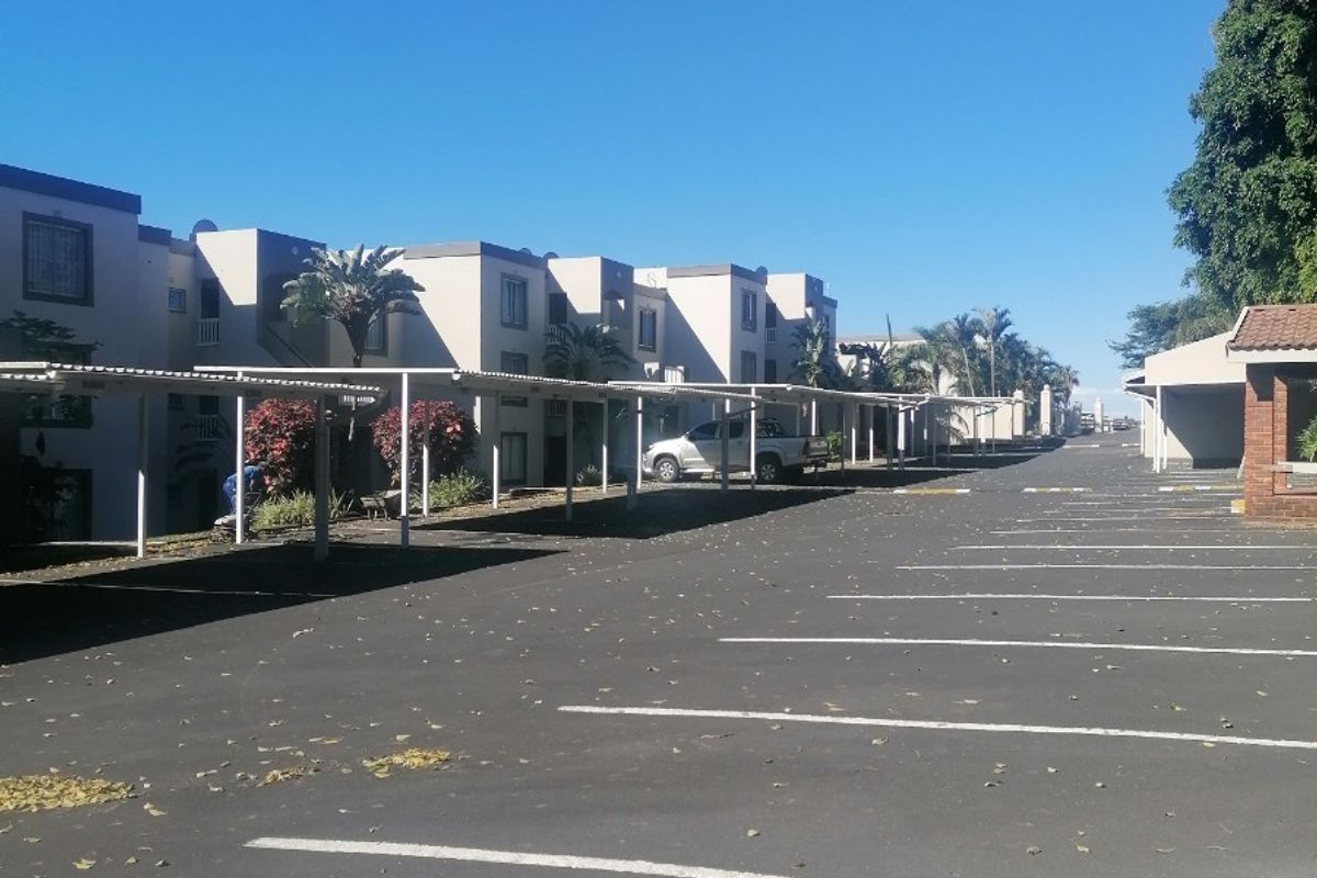 Uvongo Beach. 2 bed apartment in sought after complex - Photo 4