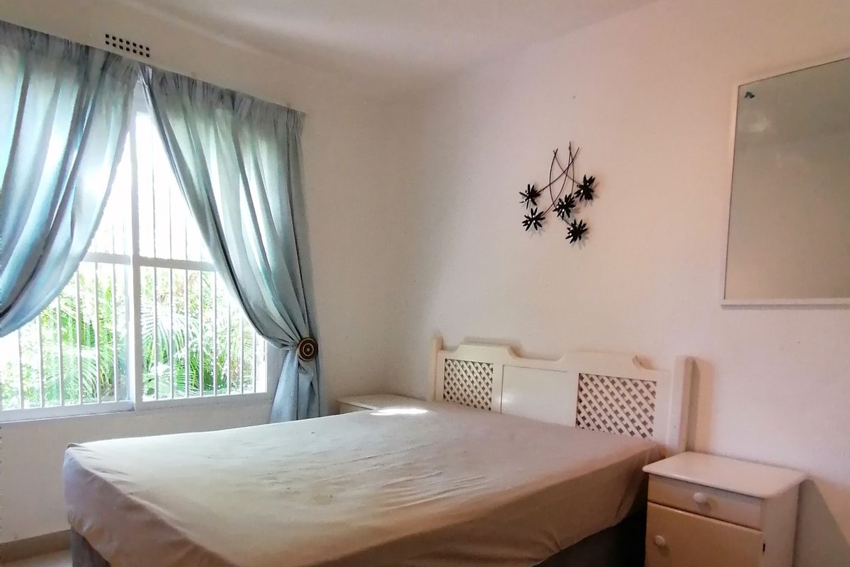 Uvongo Beach. 2 bed apartment in sought after complex - Photo 2