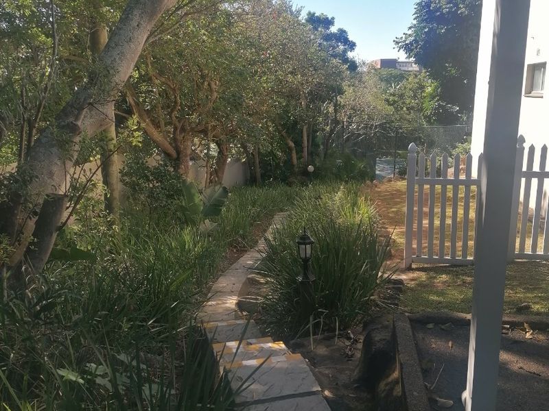 Uvongo Beach. 2 bed apartment in sought after complex - Photo 6