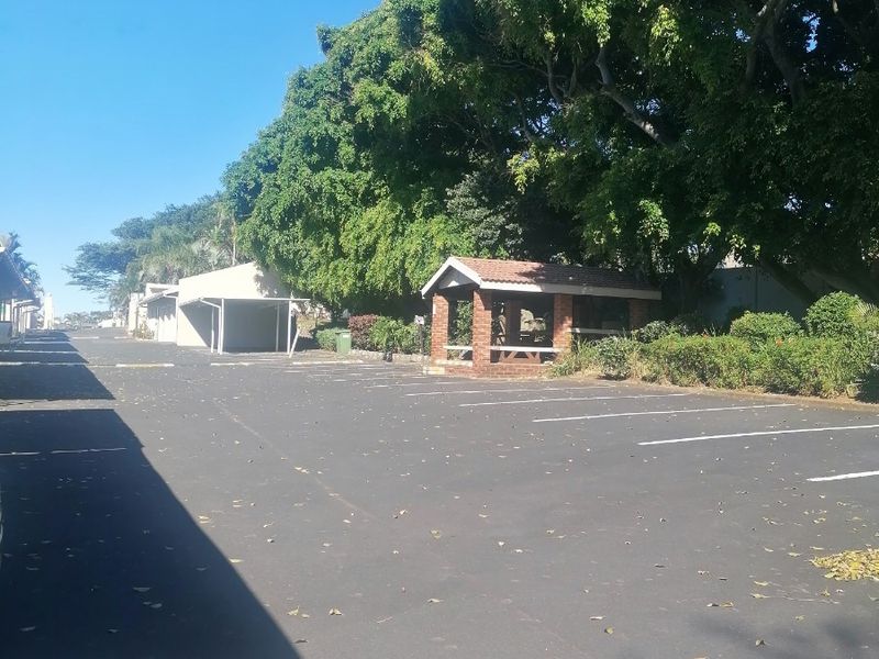 Uvongo Beach. 2 bed apartment in sought after complex - Photo 3