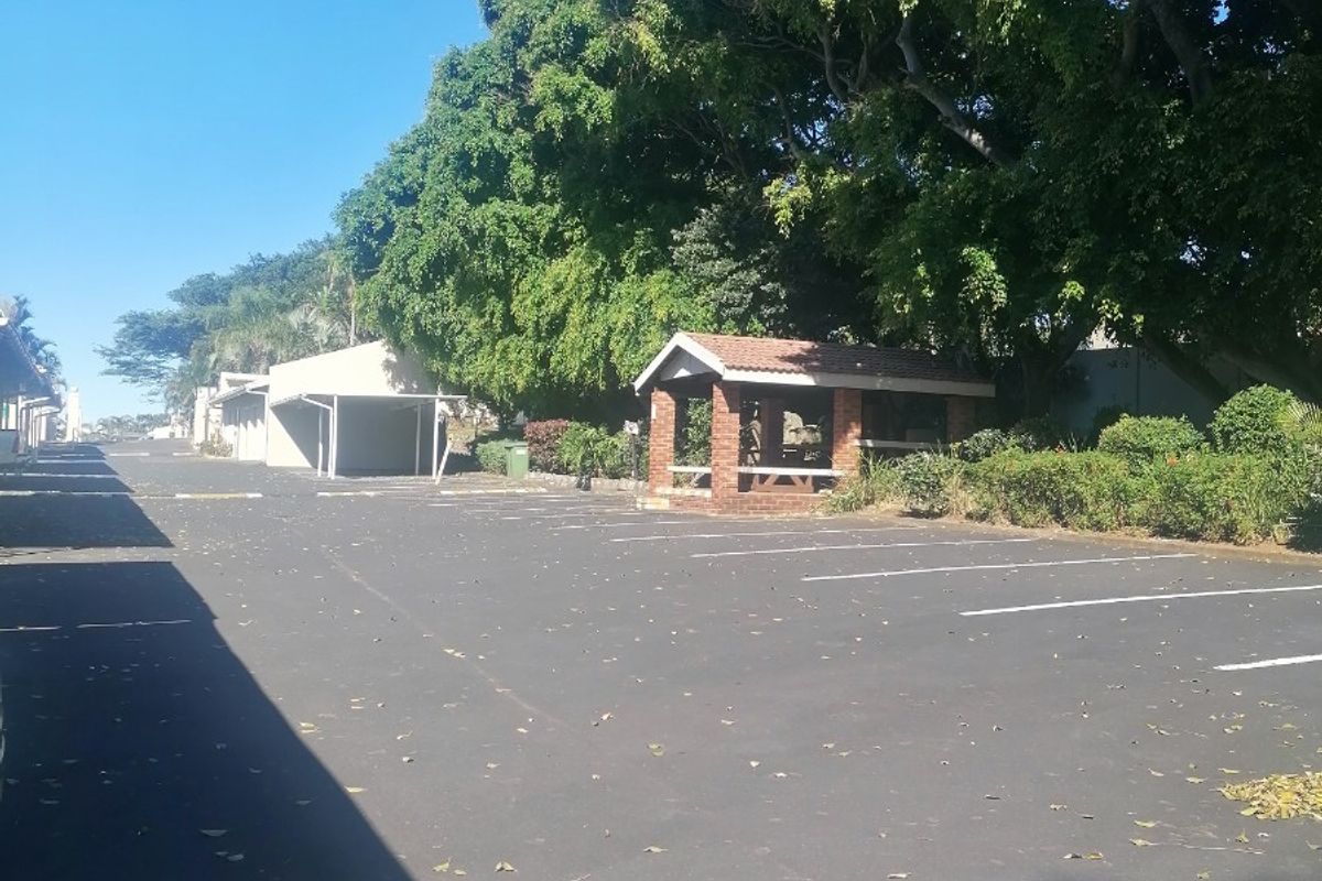 Uvongo Beach. 2 bed apartment in sought after complex - Photo 3