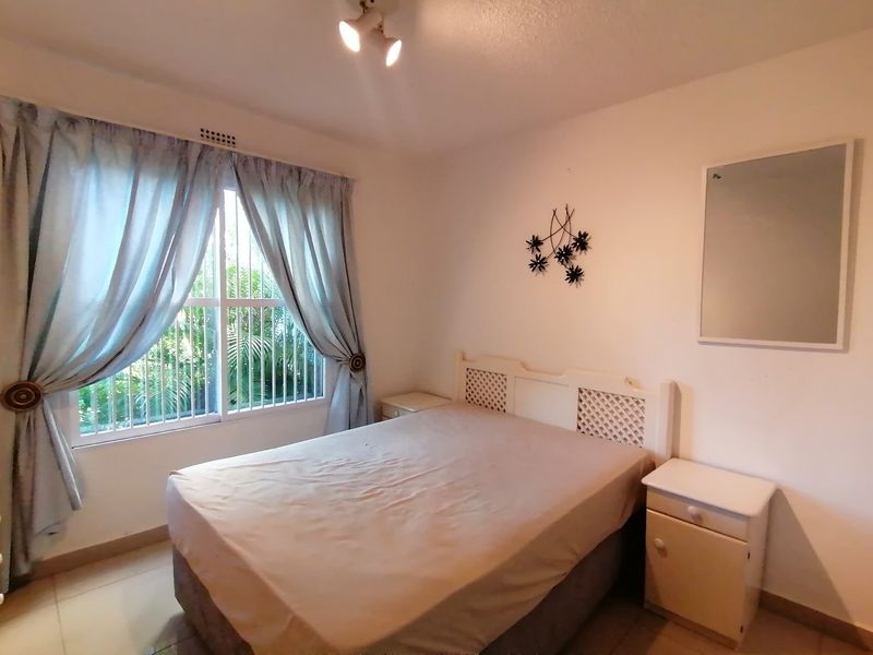 Uvongo Beach. 2 bed apartment in sought after complex - Photo 10