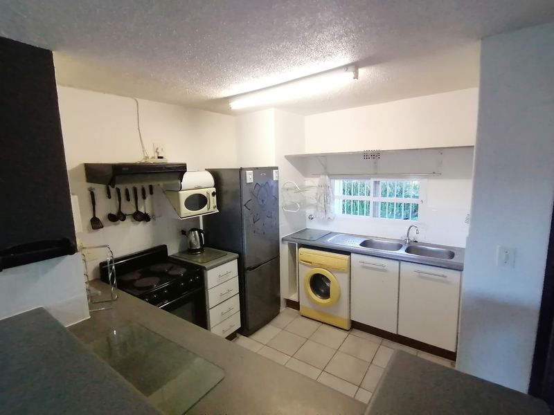 Uvongo Beach. 2 bed apartment in sought after complex - Photo 6