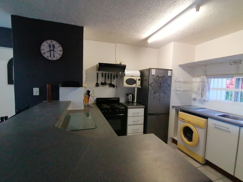 Uvongo Beach. 2 bed apartment in sought after complex - Photo 5