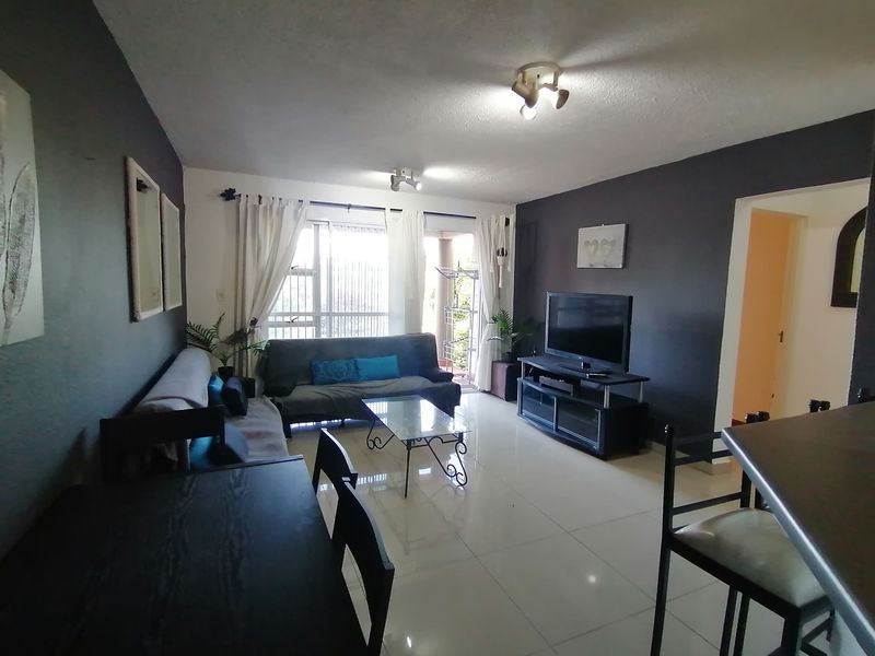 Uvongo Beach. 2 bed apartment in sought after complex - Photo 1