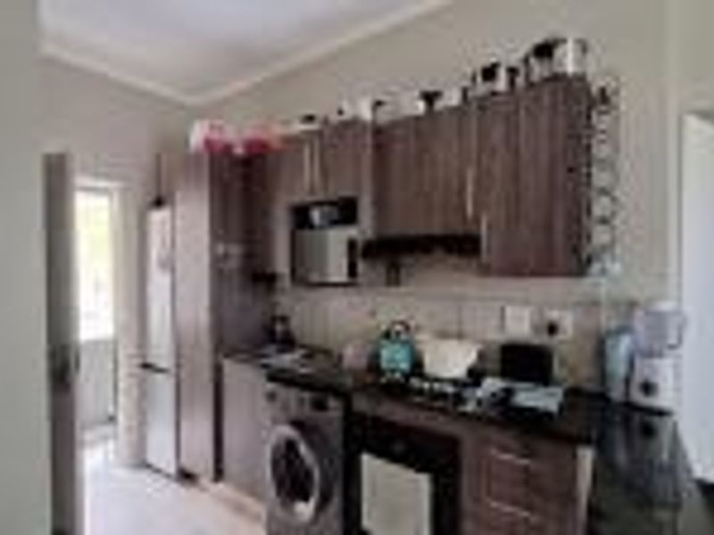Comfortable 3 Bedroom Apartment for Sale in Rynfield AH, Benoni - Photo 2