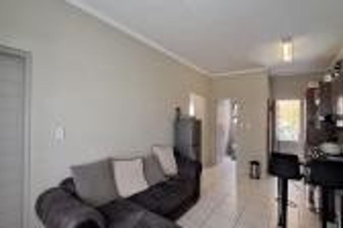 Comfortable 3 Bedroom Apartment for Sale in Rynfield AH, Benoni - Photo 4