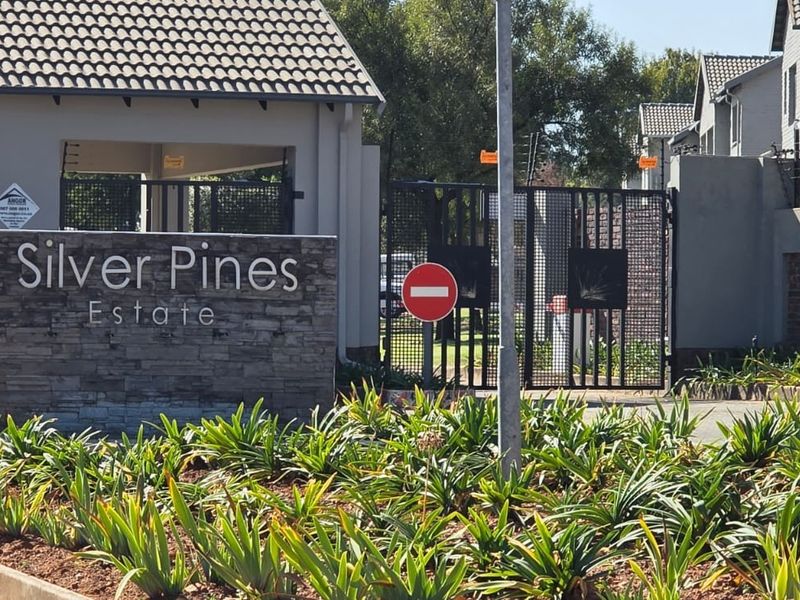 Comfortable 3 Bedroom Apartment for Sale in Rynfield AH, Benoni - Photo 1
