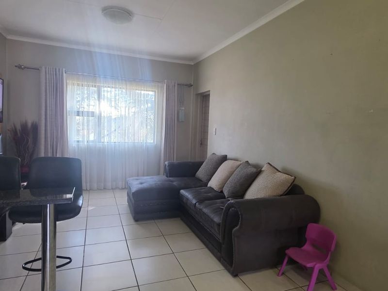 Comfortable 3 Bedroom Apartment for Sale in Rynfield AH, Benoni - Photo 4