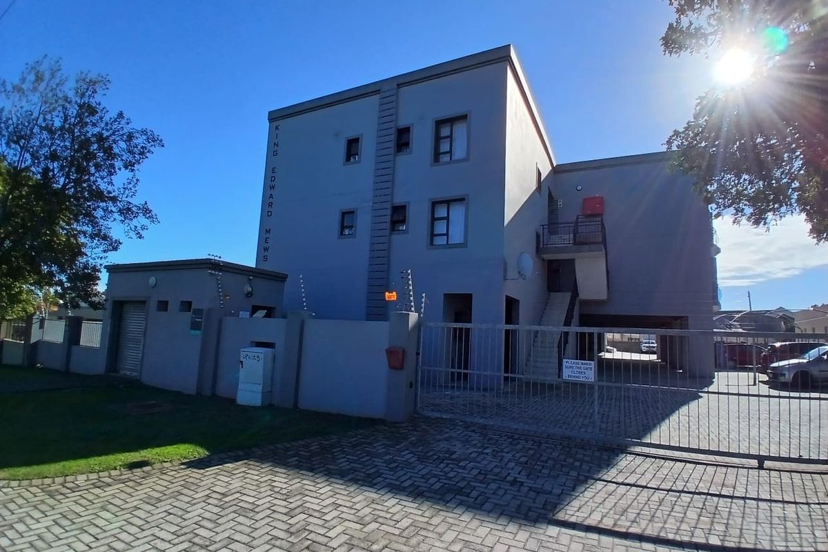 Modern Bachelor Apartment in Prime Newton Park - Photo 2
