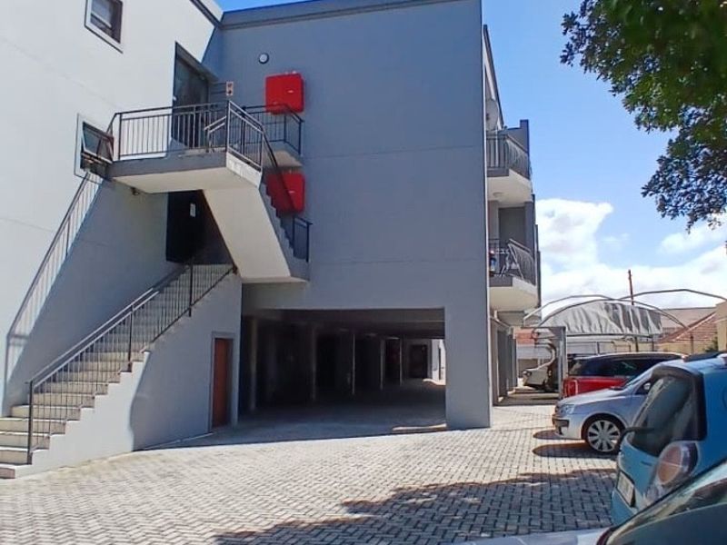Modern Bachelor Apartment in Prime Newton Park - Photo 3