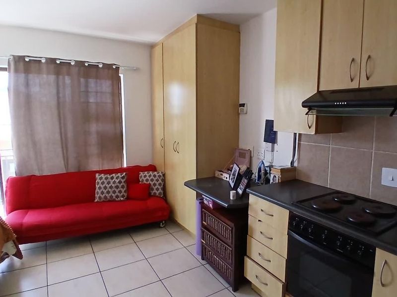 Modern Bachelor Apartment in Prime Newton Park - Photo 5