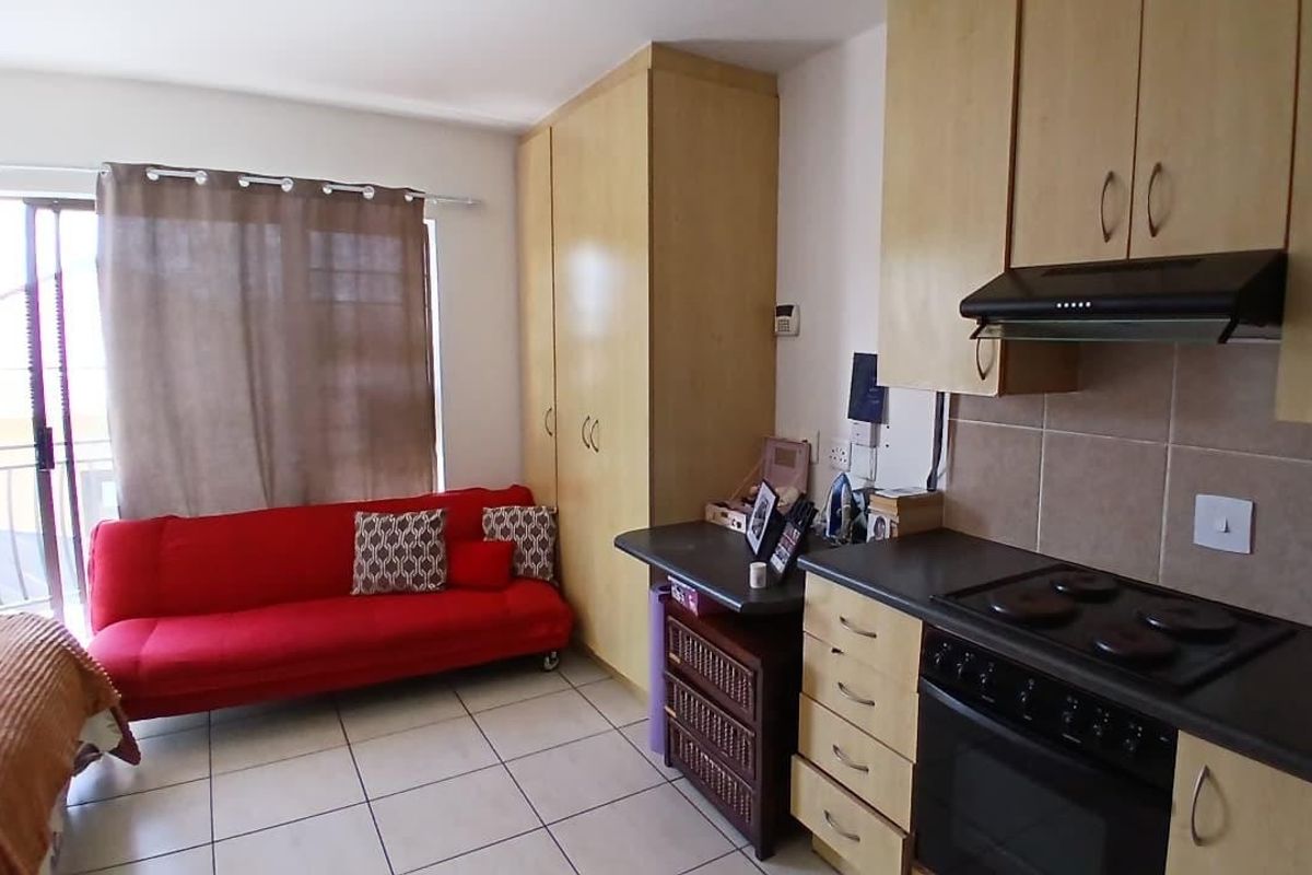Modern Bachelor Apartment in Prime Newton Park - Photo 5