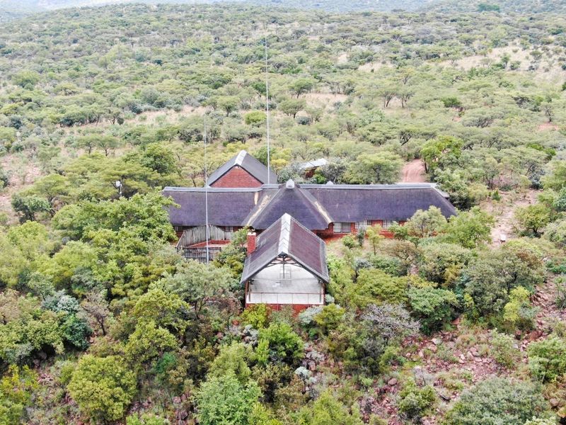 Stunning 5-Bedroom Bushveld Home with Panoramic Views with a 6th room - Photo 1