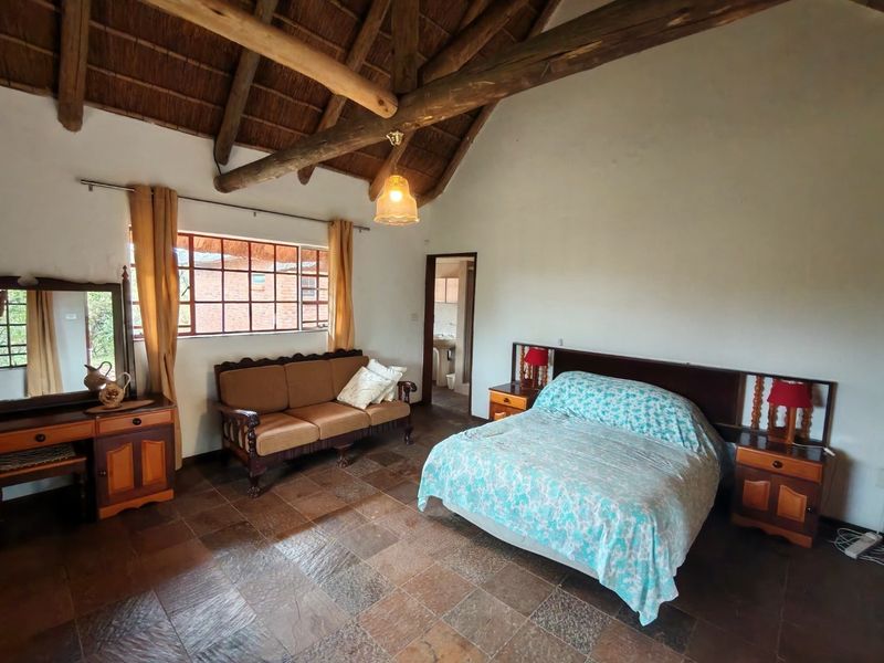 Stunning 5-Bedroom Bushveld Home with Panoramic Views with a 6th room - Photo 5