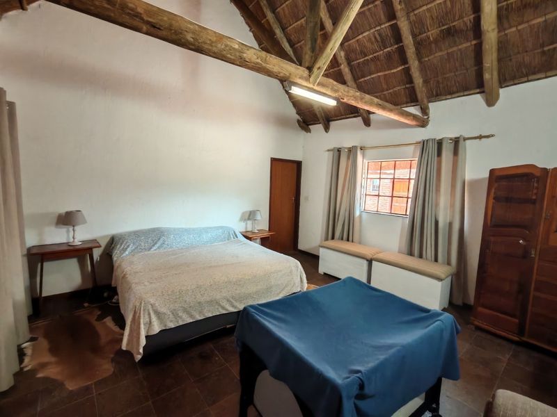 Stunning 5-Bedroom Bushveld Home with Panoramic Views with a 6th room - Photo 10