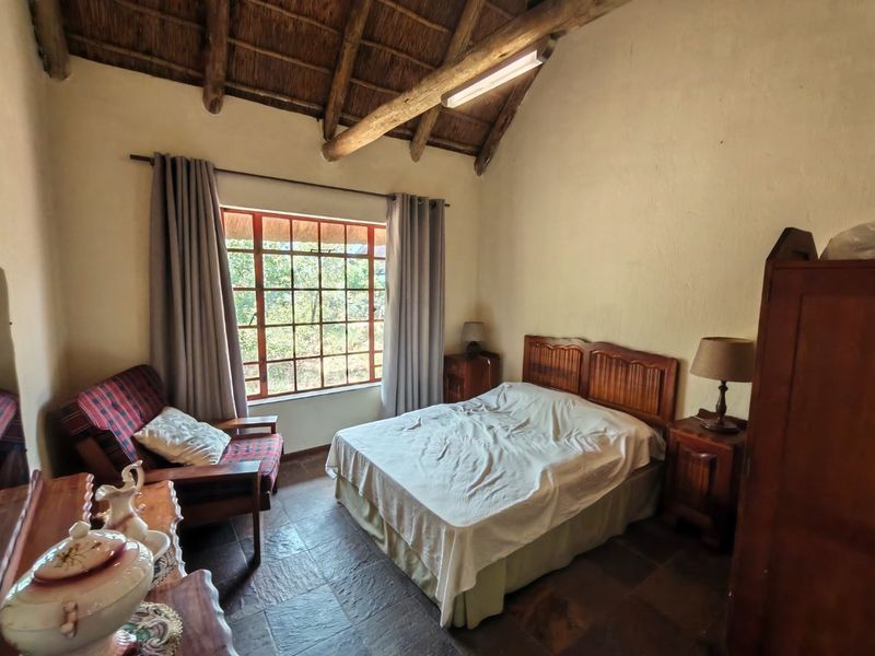 Stunning 5-Bedroom Bushveld Home with Panoramic Views with a 6th room - Photo 8