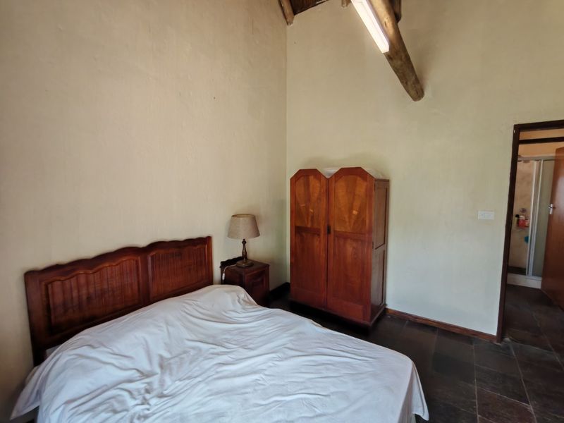 Stunning 5-Bedroom Bushveld Home with Panoramic Views with a 6th room - Photo 9