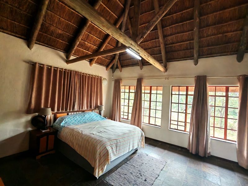 Stunning 5-Bedroom Bushveld Home with Panoramic Views with a 6th room - Photo 7