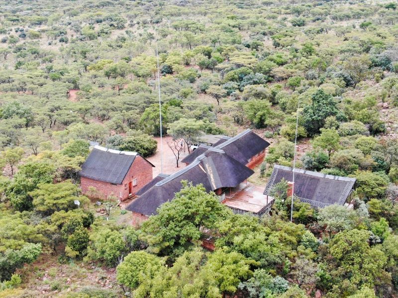 Stunning 5-Bedroom Bushveld Home with Panoramic Views with a 6th room - Photo 2