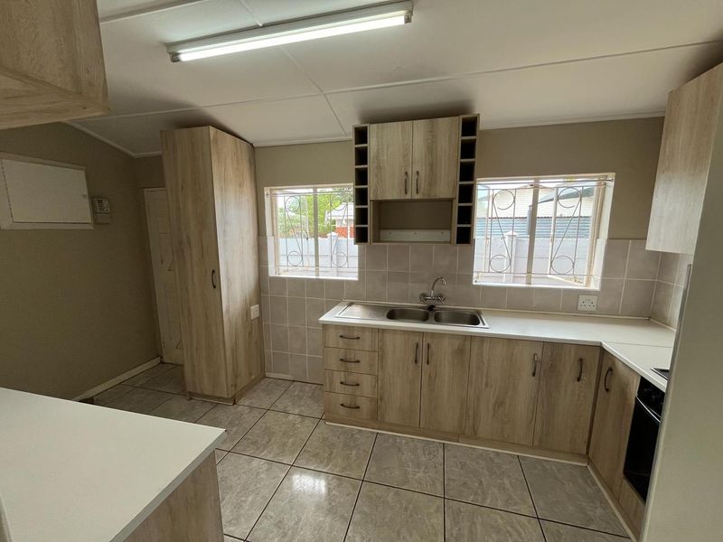 Unlock Dual-Income Potential: The Ultimate Savvy Investor’s Dream in South Ridge, Kimberley - Photo 2
