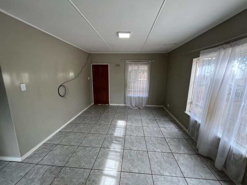 Unlock Dual-Income Potential: The Ultimate Savvy Investor’s Dream in South Ridge, Kimberley - Photo 5