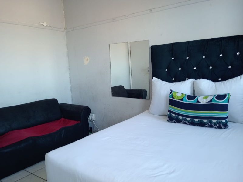 Income Generating 4-Bedroom Investment Apartment in Quigney - Photo 8