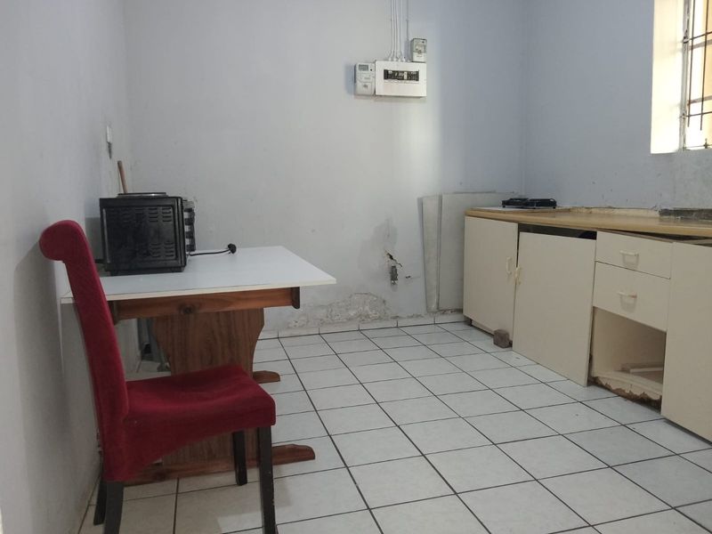 Income Generating 4-Bedroom Investment Apartment in Quigney - Photo 6