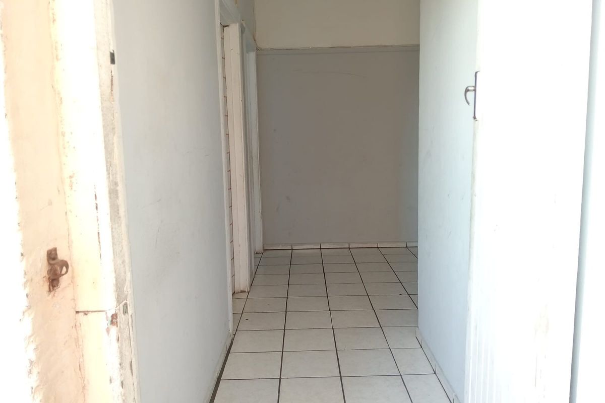 Income Generating 4-Bedroom Investment Apartment in Quigney - Photo 3