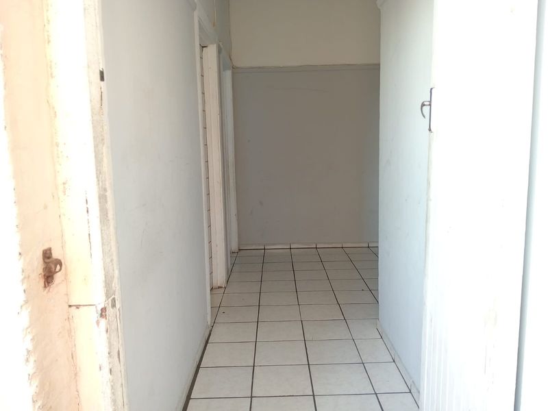Income Generating 4-Bedroom Investment Apartment in Quigney - Photo 3