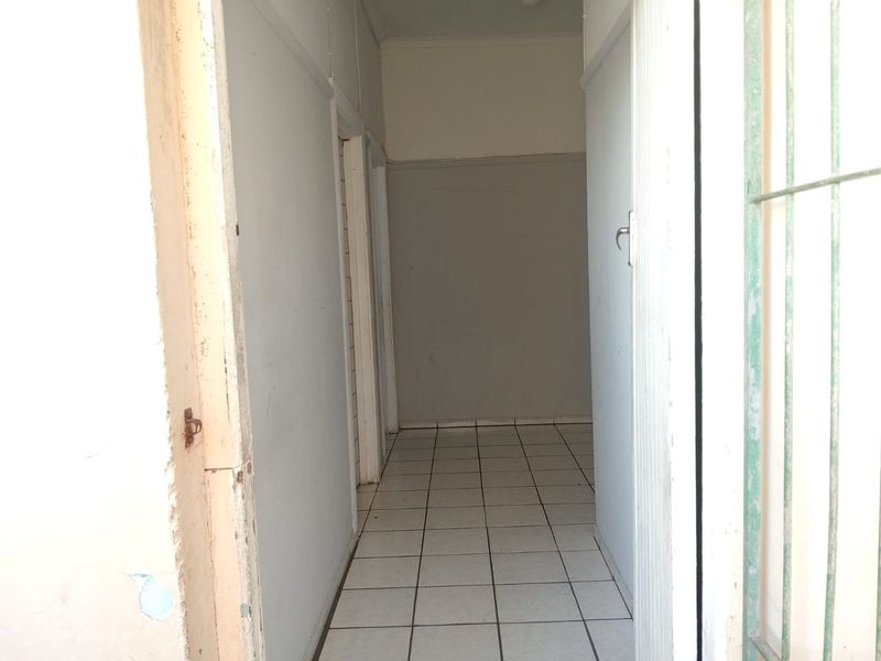 Income Generating 4-Bedroom Investment Apartment in Quigney - Photo 2