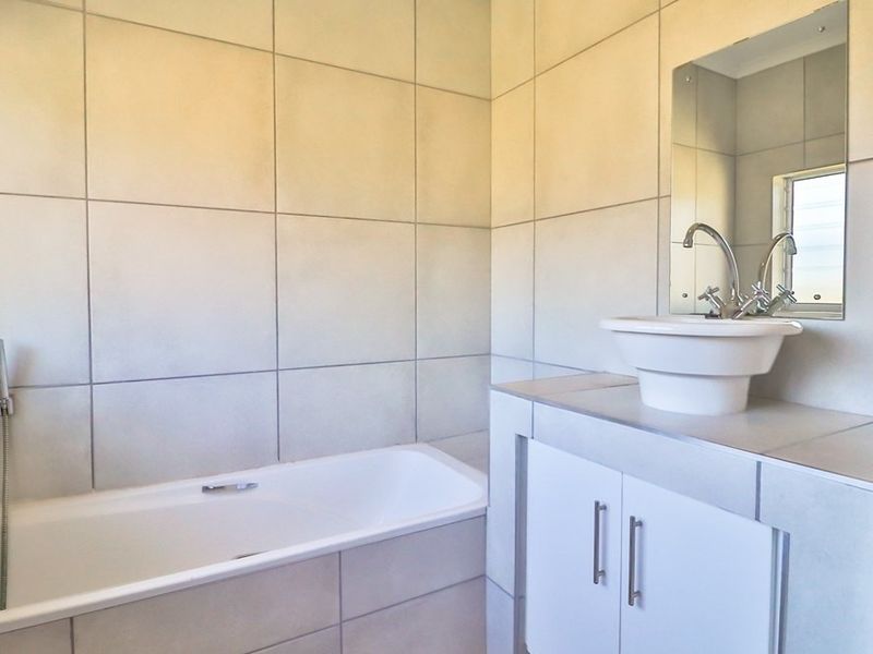 Luxury Home Rental on Yaverland Estate - Photo 9