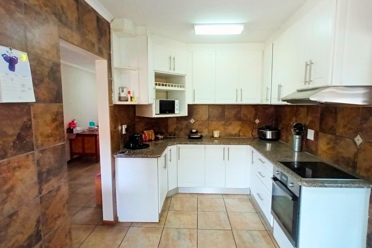 Spacious Low-Maintenance Home in Dorchester Heights - Photo 4