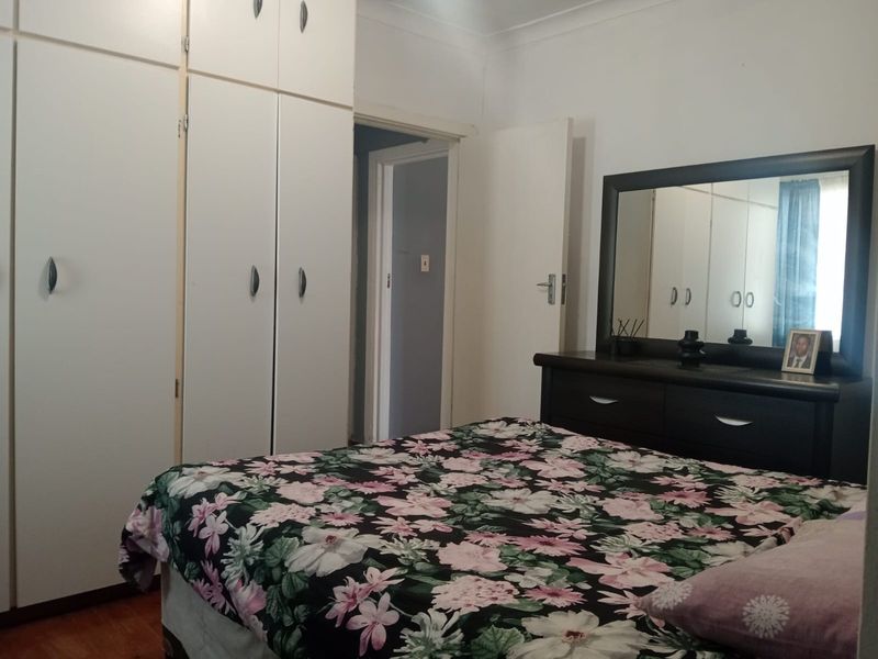 Spacious 3-Bedroom Home with 2 Cottages and Strong Rental Income in Rosemount - Photo 10