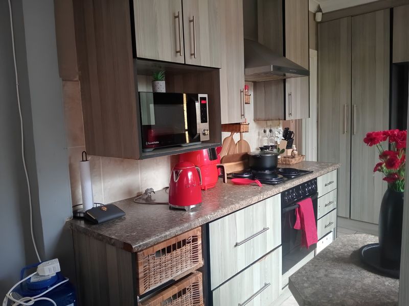 Spacious 3-Bedroom Home with 2 Cottages and Strong Rental Income in Rosemount - Photo 7