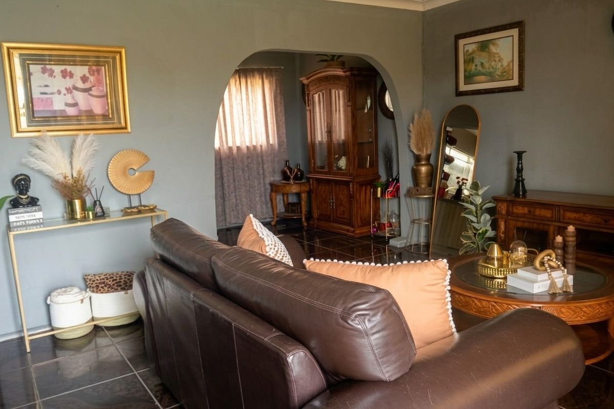 Spacious 3-Bedroom Home with 2 Cottages and Strong Rental Income in Rosemount - Photo 3