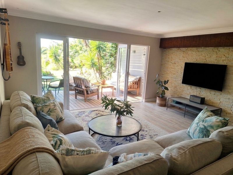 Beautiful Townhouse For Sale in Umdloti Beach, Umdloti, KwaZulu Natal - Photo 1