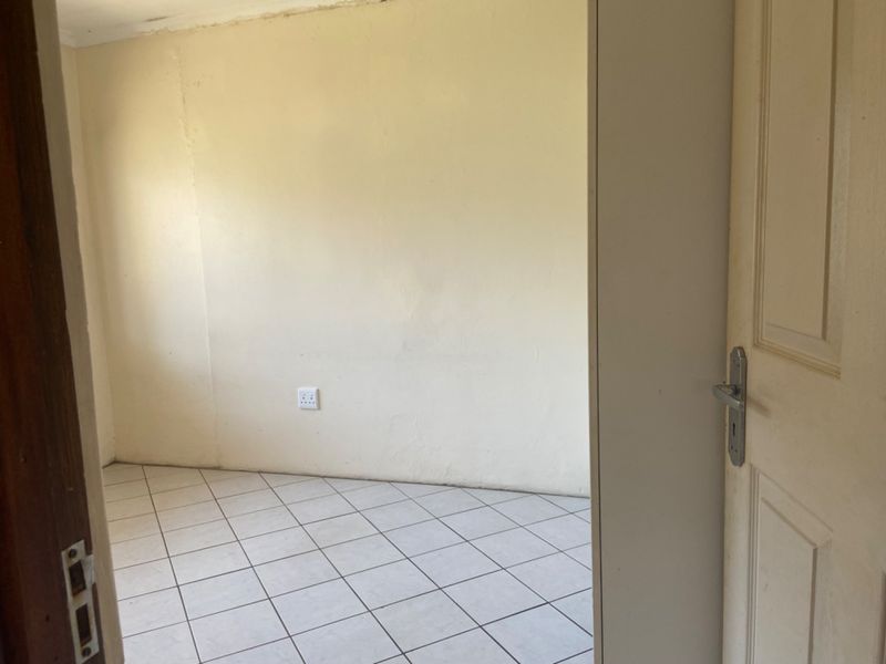Cottage To Rent in Athlone Park, Amanzimtoti, KwaZulu Natal - Photo 5
