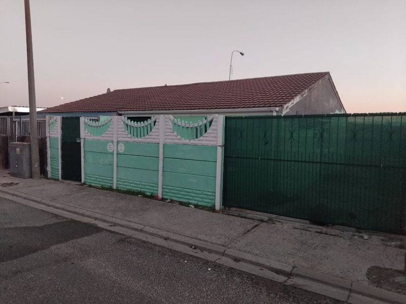 3 Bedroom house for sale in Eastridge Mitchells Plain - Photo 1