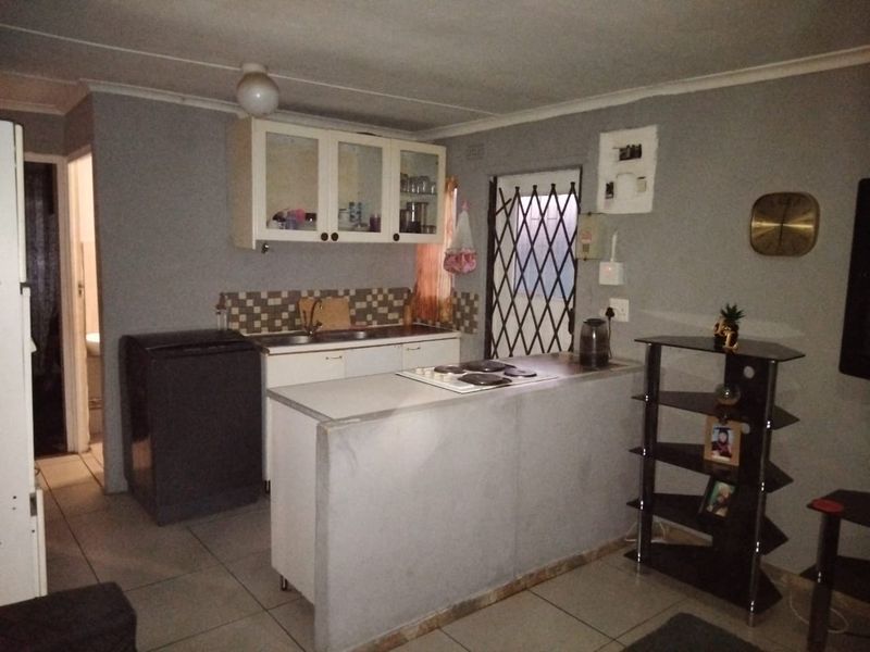 3 Bedroom house for sale in Eastridge Mitchells Plain - Photo 7