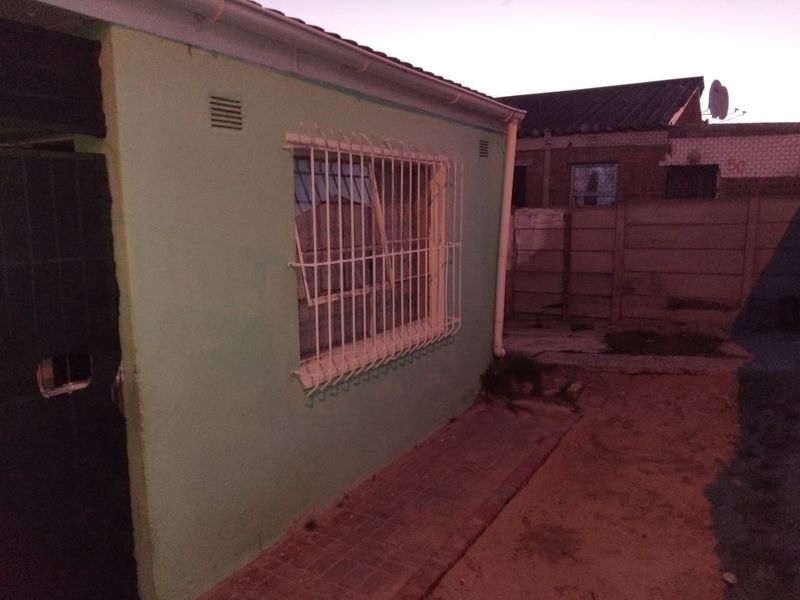 3 Bedroom house for sale in Eastridge Mitchells Plain - Photo 4